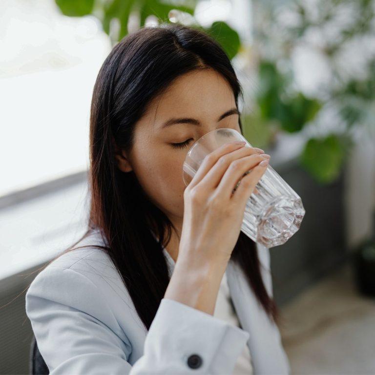 Peut-on vraiment faire confiance à l’eau du robinet ?