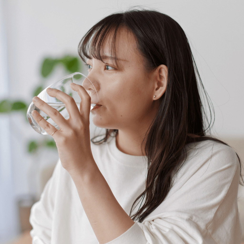 Vous buvez beaucoup d'eau… mais êtes-vous vraiment bien hydraté ?