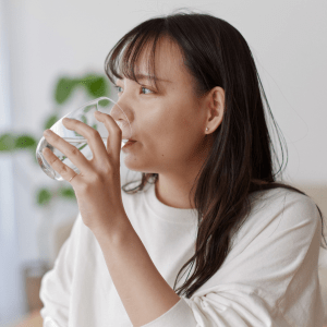 Vous buvez beaucoup d'eau… mais êtes-vous vraiment bien hydraté ?