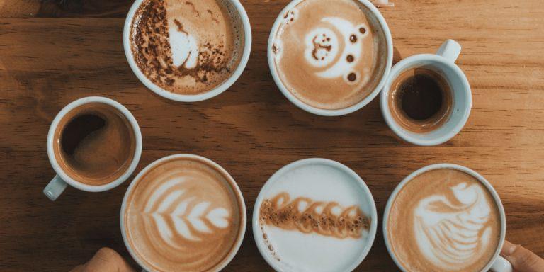 Faut-il attendre une heure après le réveil avant de boire son café ? Vrai ou faux ?
