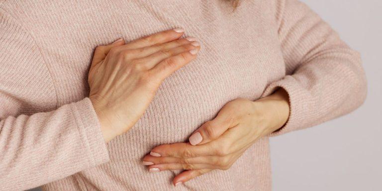 Autopalpation des seins : comment la réaliser et quels signes surveiller ?