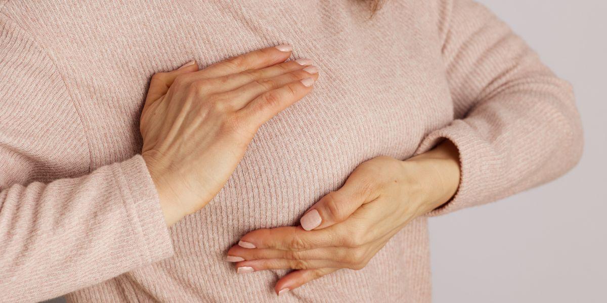 Autopalpation des seins : comment la réaliser et quels signes surveiller ?