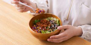 Manger assez de protéines quand on n'a plus faim : la méthode HTC Santé